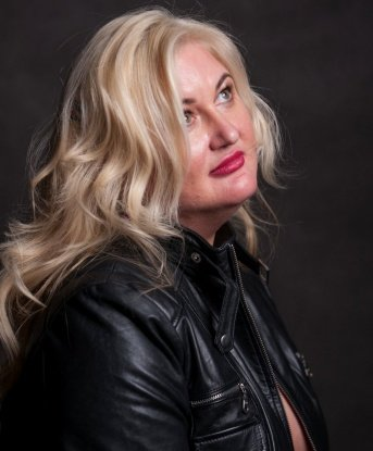 Живу в Москве, городе страсти и возможностей. Мои услуги включают различные эротические массажи, эксперименты в постели и незабываемые эмоции. Я заботливая и внимательная ко всем твоим потребностям. Фото в моем профиле позволяют тебе увидеть мои изысканные формы. Мои клиенты всегда остаются довольными и готовыми вернуться ко мне снова. Со мной ты найдешь истинное наслаждение и расслабление. 🌹💋🔥 2777, 43 года