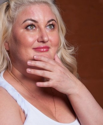 Живу в Москве, городе страсти и возможностей. Мои услуги включают различные эротические массажи, эксперименты в постели и незабываемые эмоции. Я заботливая и внимательная ко всем твоим потребностям. Фото в моем профиле позволяют тебе увидеть мои изысканные формы. Мои клиенты всегда остаются довольными и готовыми вернуться ко мне снова. Со мной ты найдешь истинное наслаждение и расслабление. 🌹💋🔥 2777, 43 года