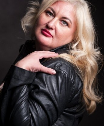 Живу в Москве, городе страсти и возможностей. Мои услуги включают различные эротические массажи, эксперименты в постели и незабываемые эмоции. Я заботливая и внимательная ко всем твоим потребностям. Фото в моем профиле позволяют тебе увидеть мои изысканные формы. Мои клиенты всегда остаются довольными и готовыми вернуться ко мне снова. Со мной ты найдешь истинное наслаждение и расслабление. 🌹💋🔥 2777, 43 года