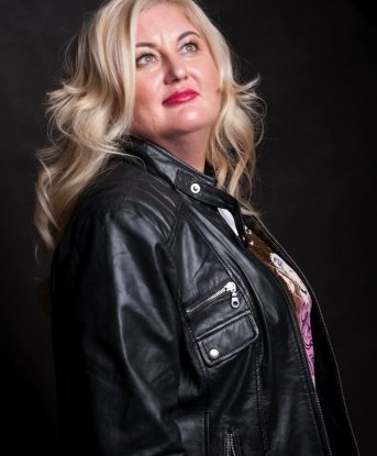 Живу в Москве, городе страсти и возможностей. Мои услуги включают различные эротические массажи, эксперименты в постели и незабываемые эмоции. Я заботливая и внимательная ко всем твоим потребностям. Фото в моем профиле позволяют тебе увидеть мои изысканные формы. Мои клиенты всегда остаются довольными и готовыми вернуться ко мне снова. Со мной ты найдешь истинное наслаждение и расслабление. 🌹💋🔥 2777, 43 года