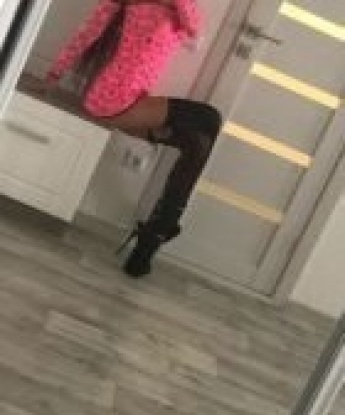 Экстравагантная красотка с огненными волосами приглашает в гости уверенного в себе мужчину. Гарантирую, мы проведем время, о котором ты будешь вспоминать каждый день. 4240, 28 лет